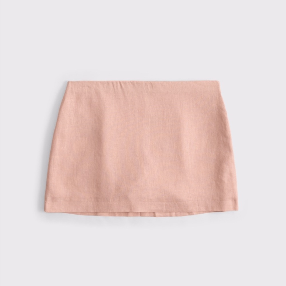 The A&F Scarlett Mid Rise Linen-Blend Mini Skort
